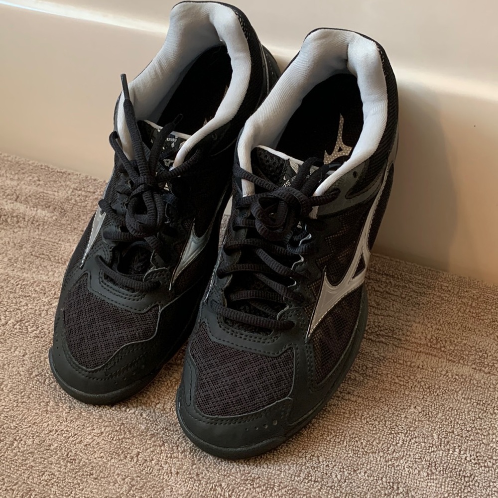 Mizuno sneakers